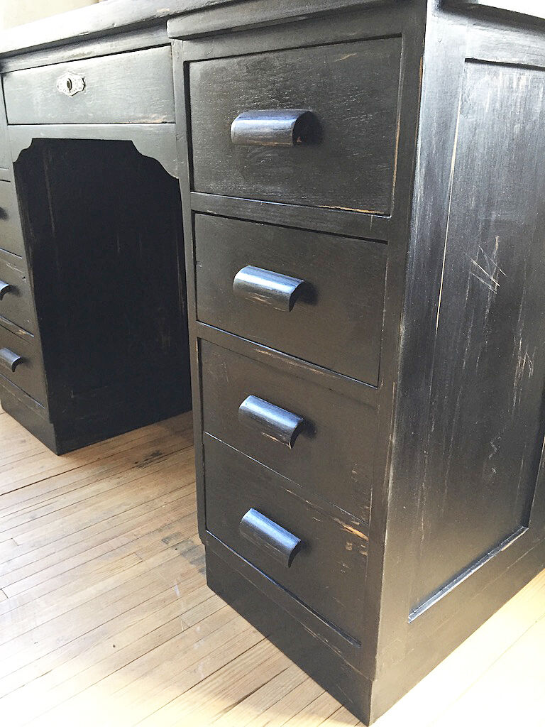 Bureau de notaire noir