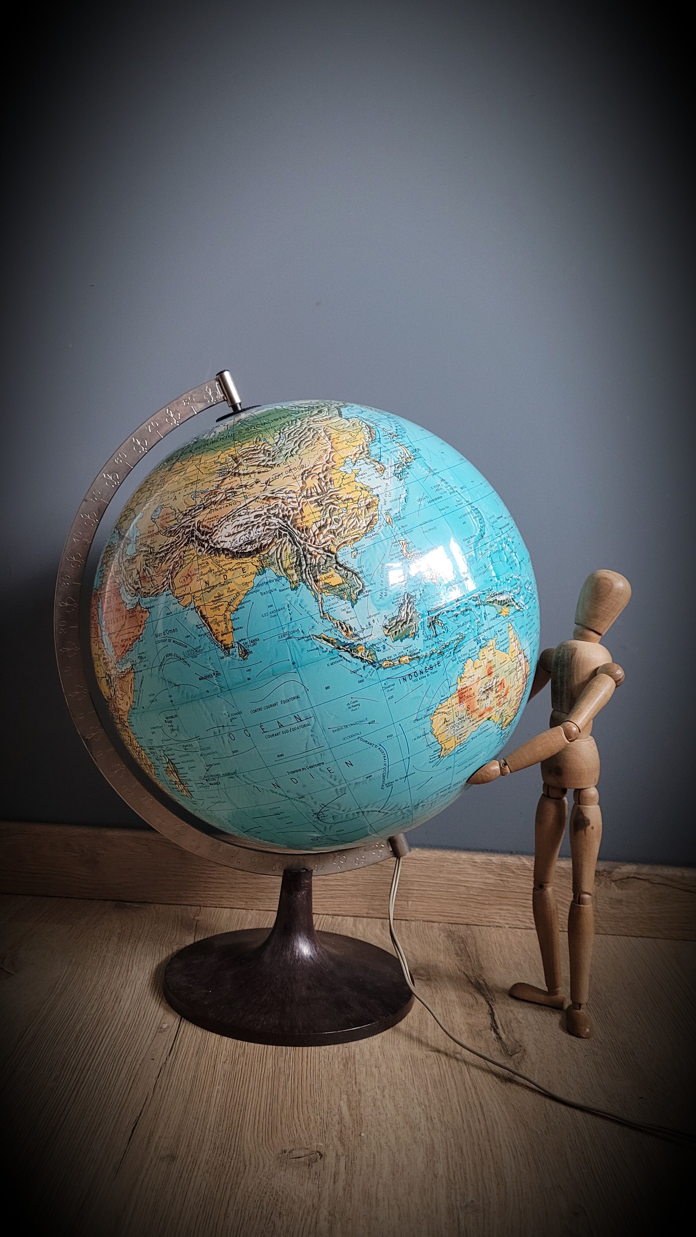 World map terrestrial 1983