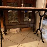 Pink marble bistrot table