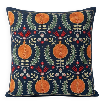 Housse de coussin en soie brodée avec un design de grenade. Housse de coussin bleu marine. Coussin d'accent traditionnel.
