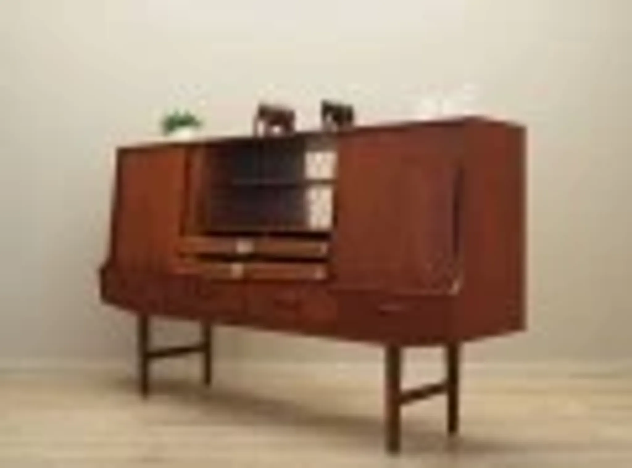 Buffet en teck, design danois, années 1960, production : Danemark