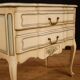 Commode française en bois laqué et peint