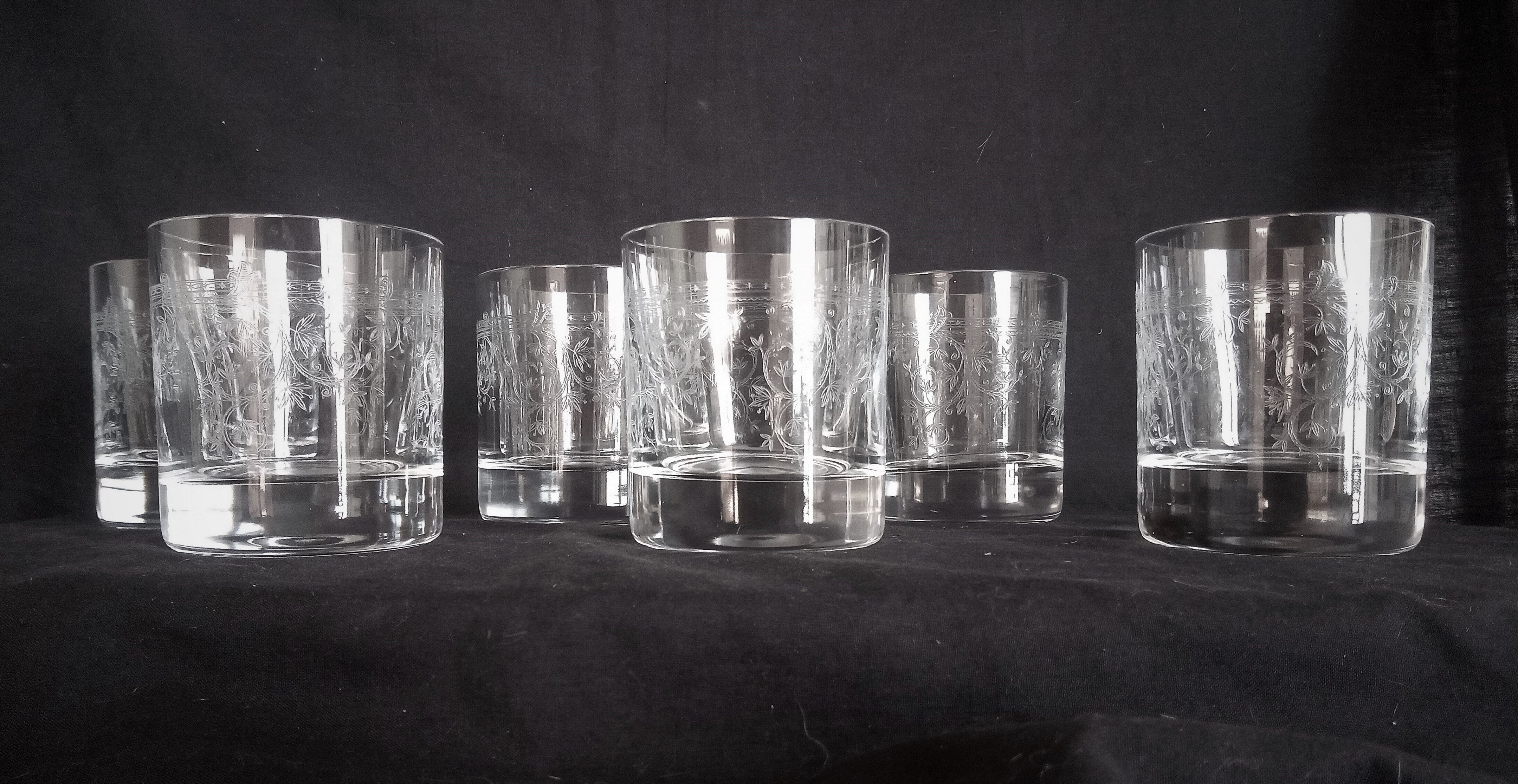 Set of 6 whisky glasses engraved with floral motifs