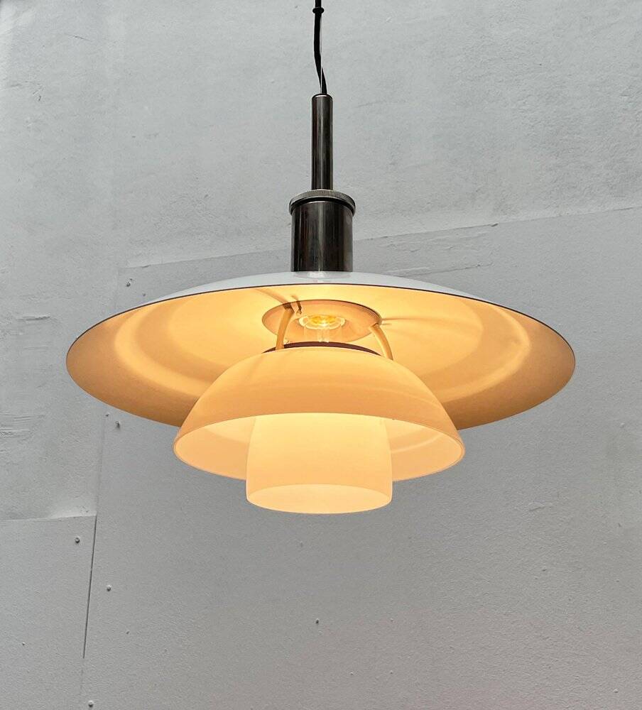 Lampe suspendue en métal et verre modèle danois milieu du siècle Ph 4 1/2 - 4 par Poul Henningsen pour Louis Poulsen, années 1980