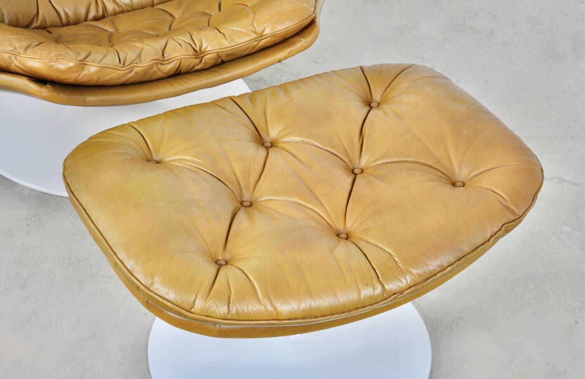 Swivel armchair and footrest FS588 by Geoffrey Harcourt for Artifort