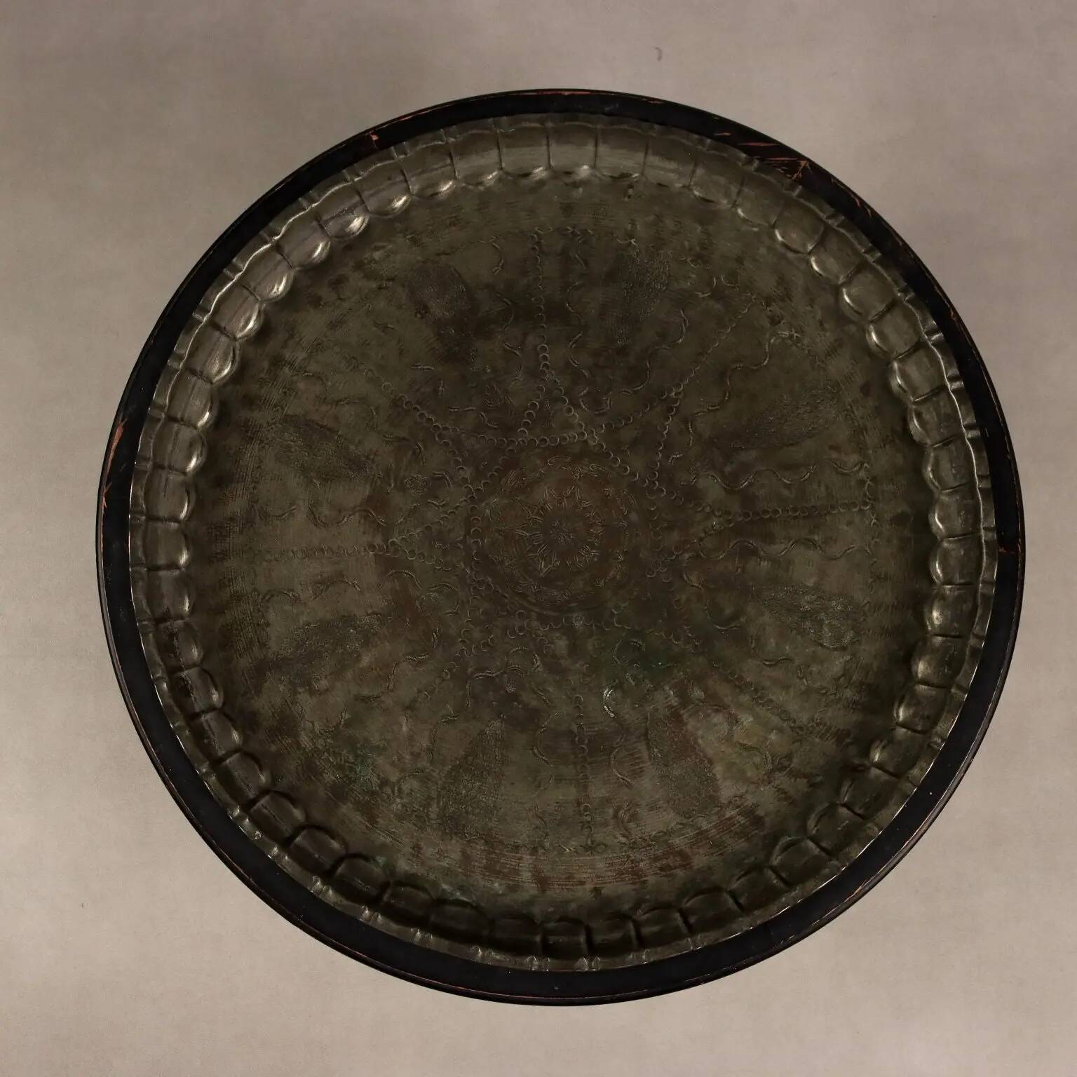 Large antique copper platter with Middle Eastern decorations, 20th century.