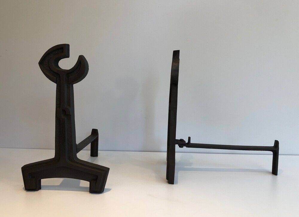 Paire de chenets modernistes en fonte et fer forgé