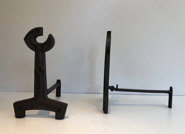 Paire de chenets modernistes en fonte et fer forgé