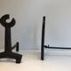 Paire de chenets modernistes en fonte et fer forgé