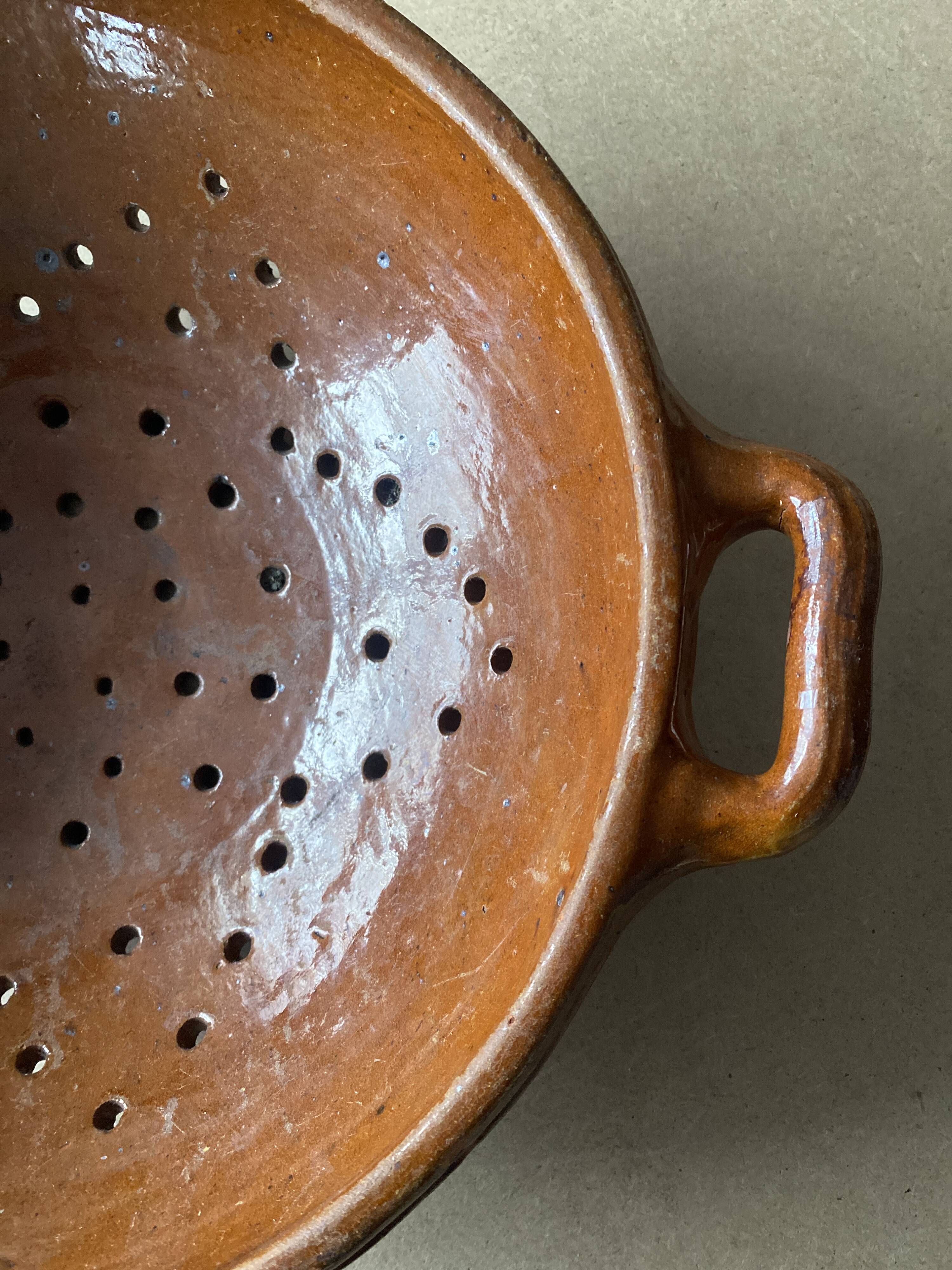 Glazed earthenware drainer