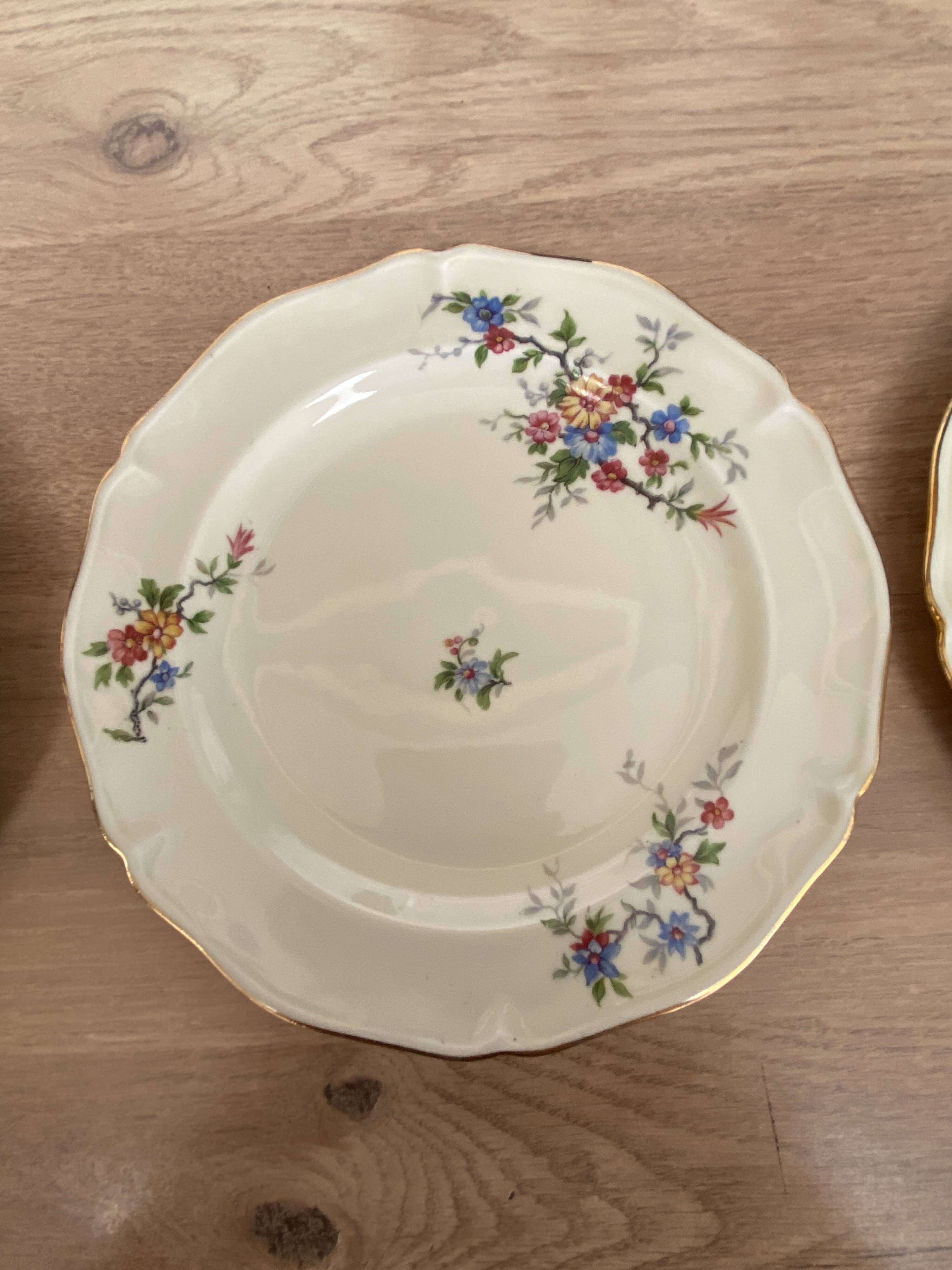 Set of 4 porcelain dessert plates