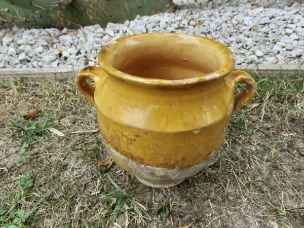 Petit pot en terre cuite vernissé jaune, sud ouest de la France début XXème