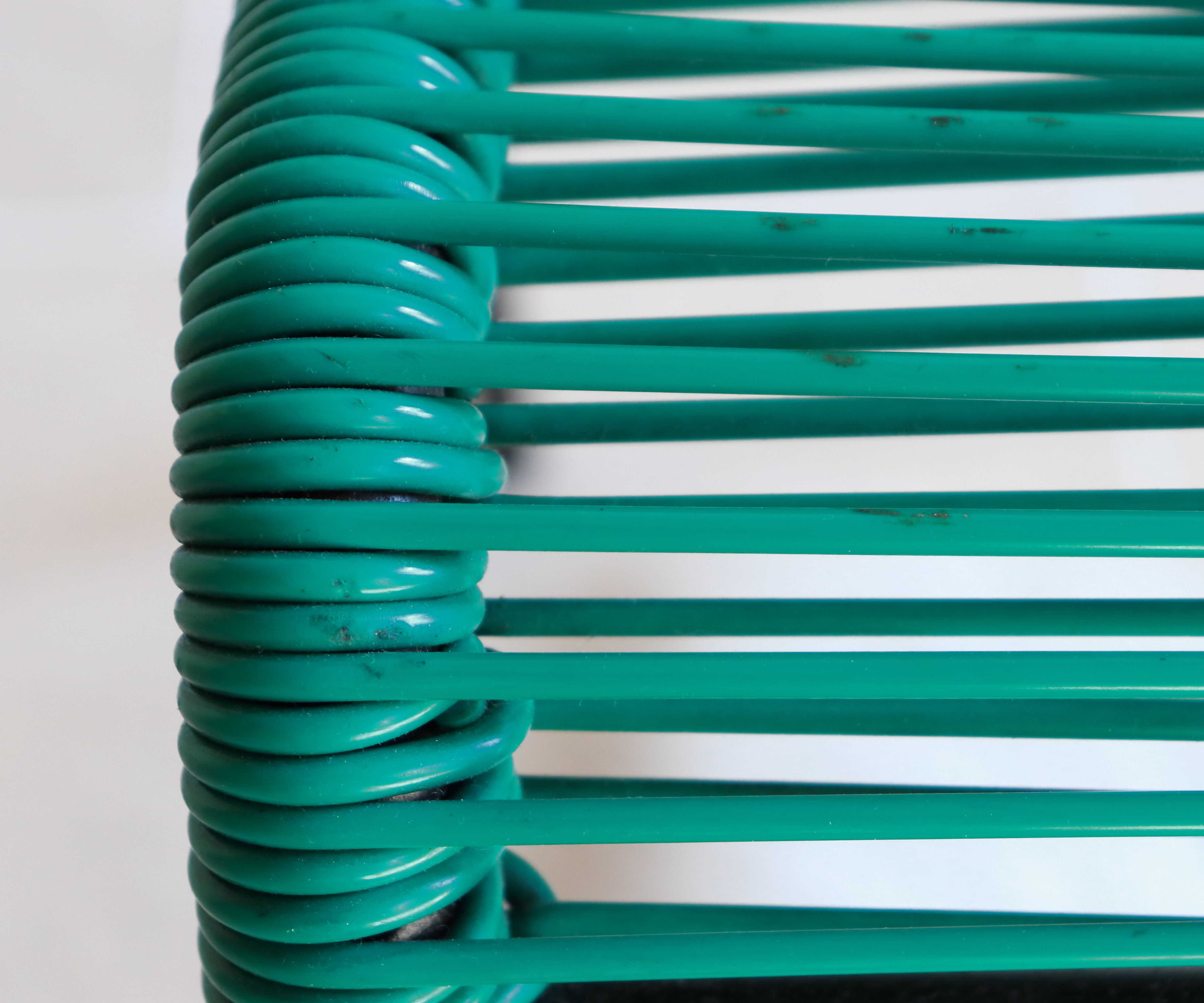 Metal and scoubidou green garden chair