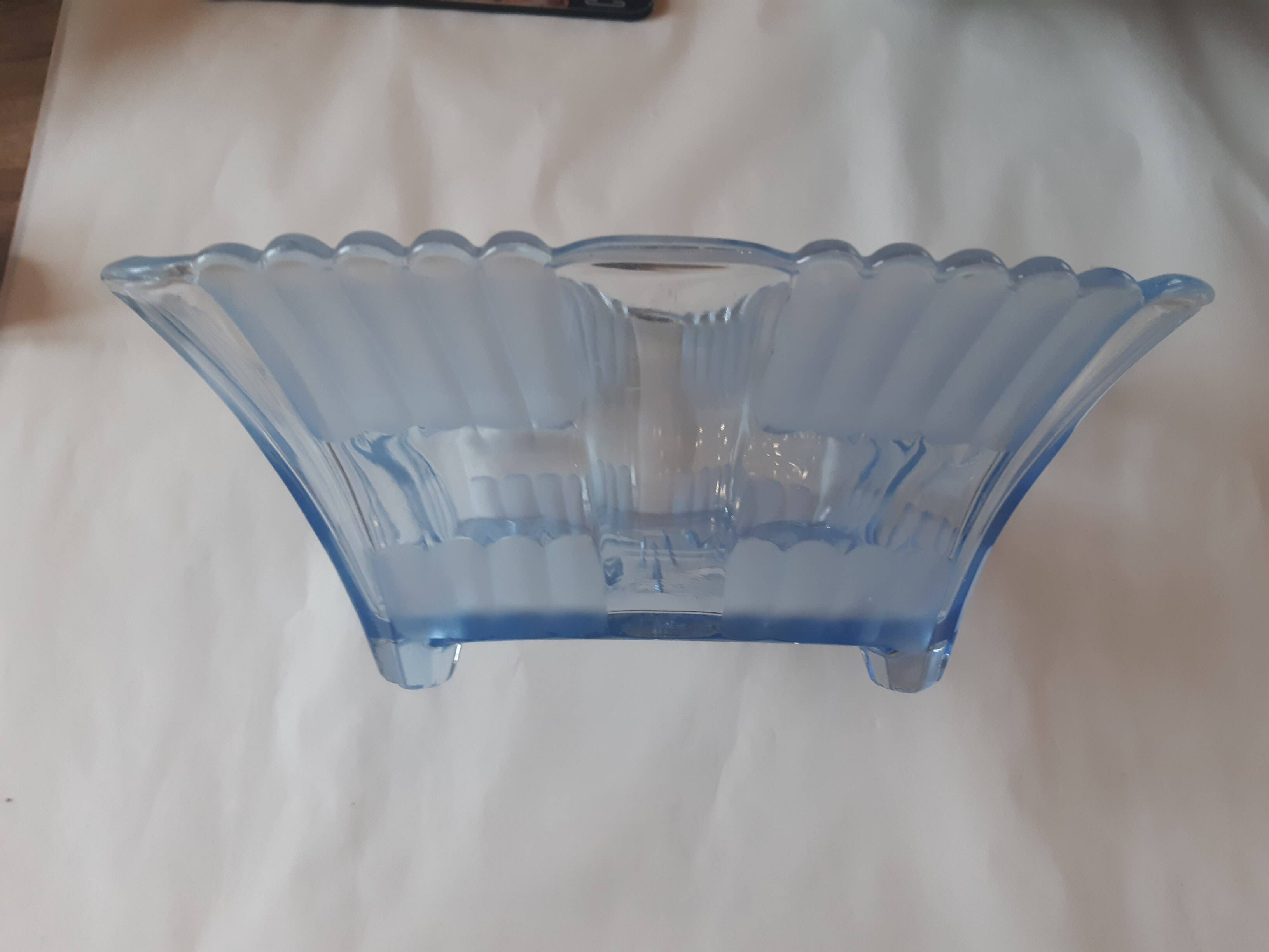 Coupe à fruit en verre poli transparent bleu