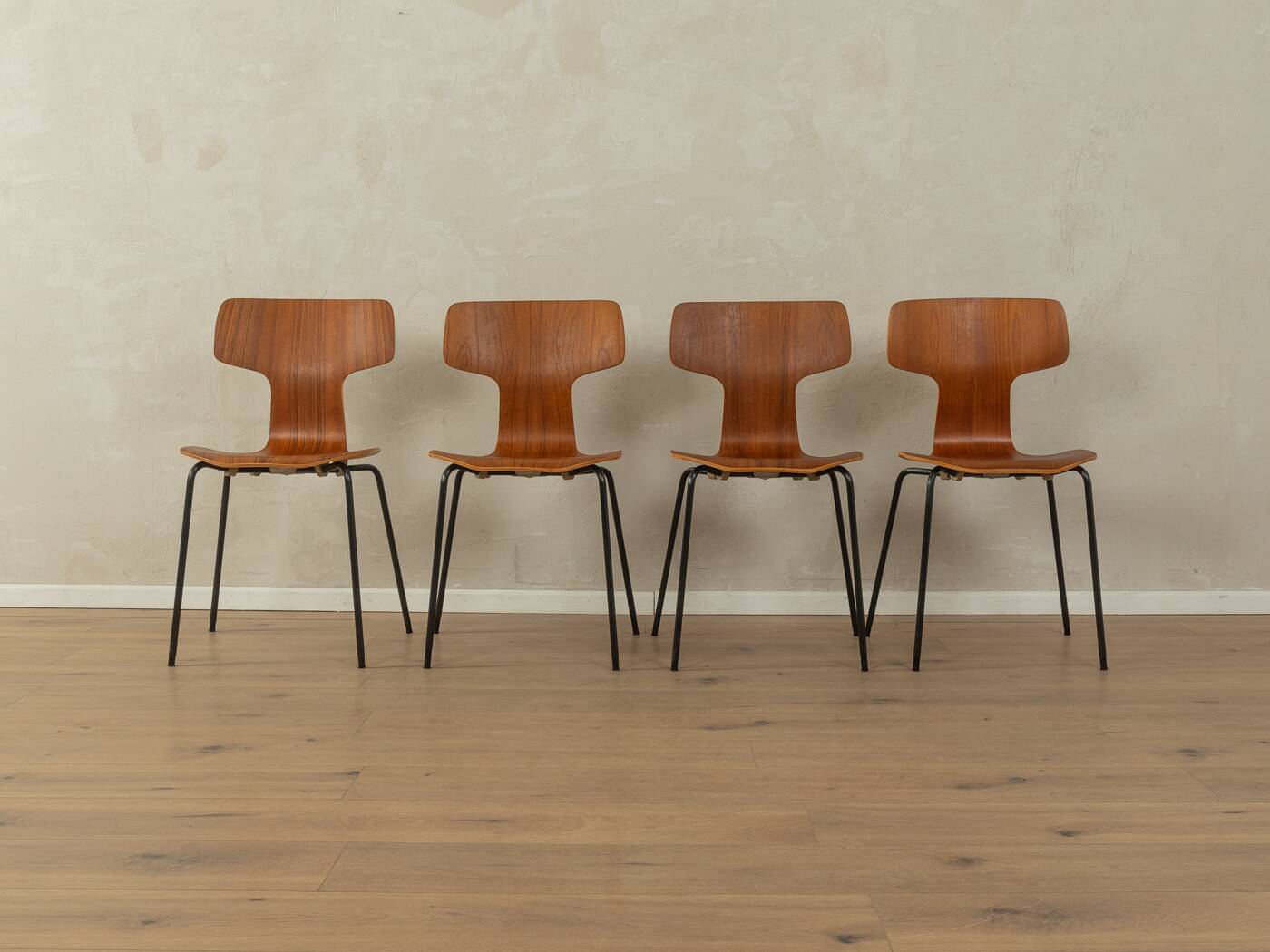3103 Hammer chairs, Arne Jacobsen