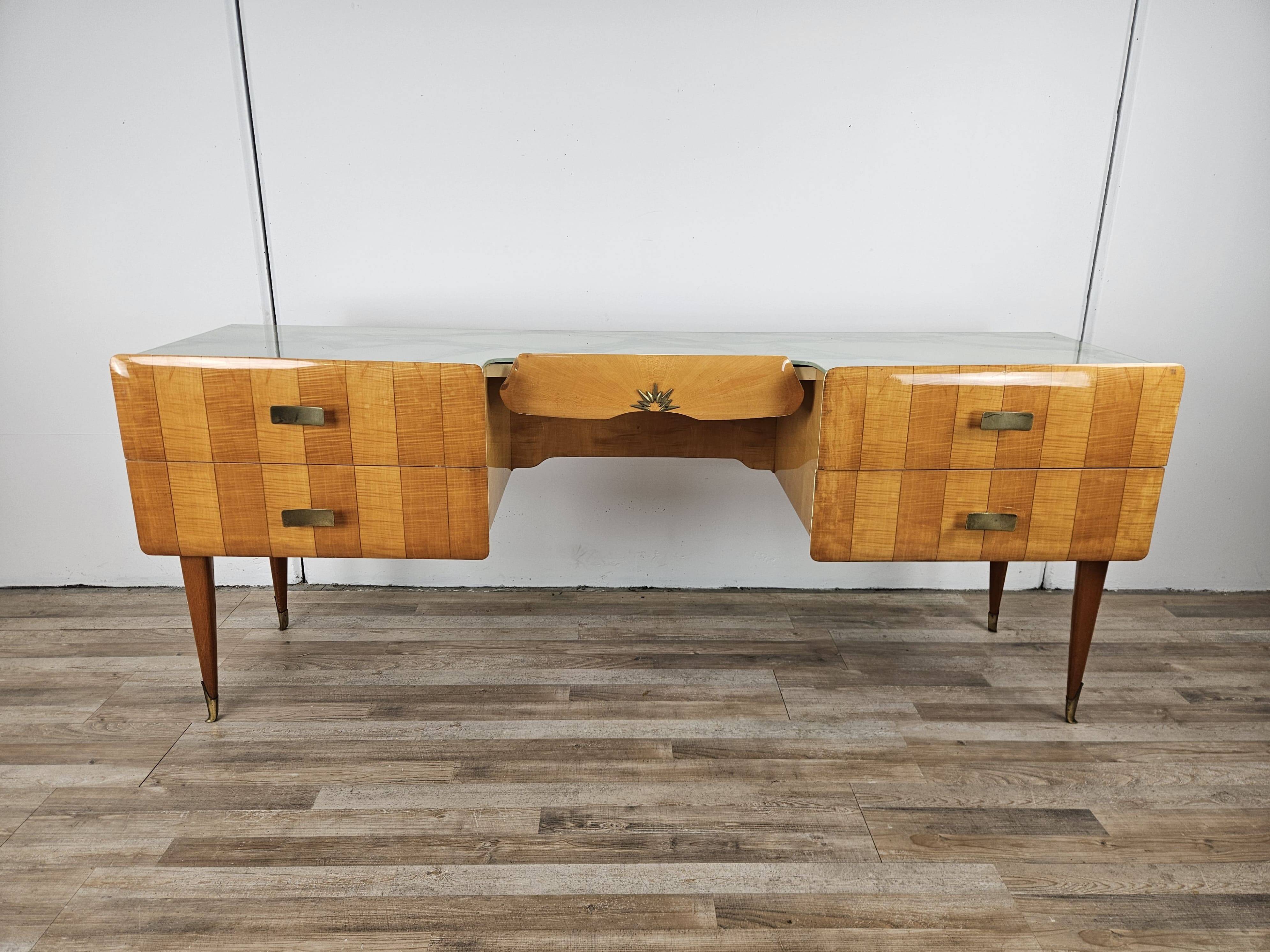 Commode en érable et verre du milieu du siècle des années 1950