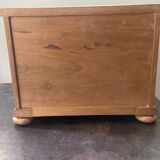 Commode de poupée en bois blond poignées en laiton