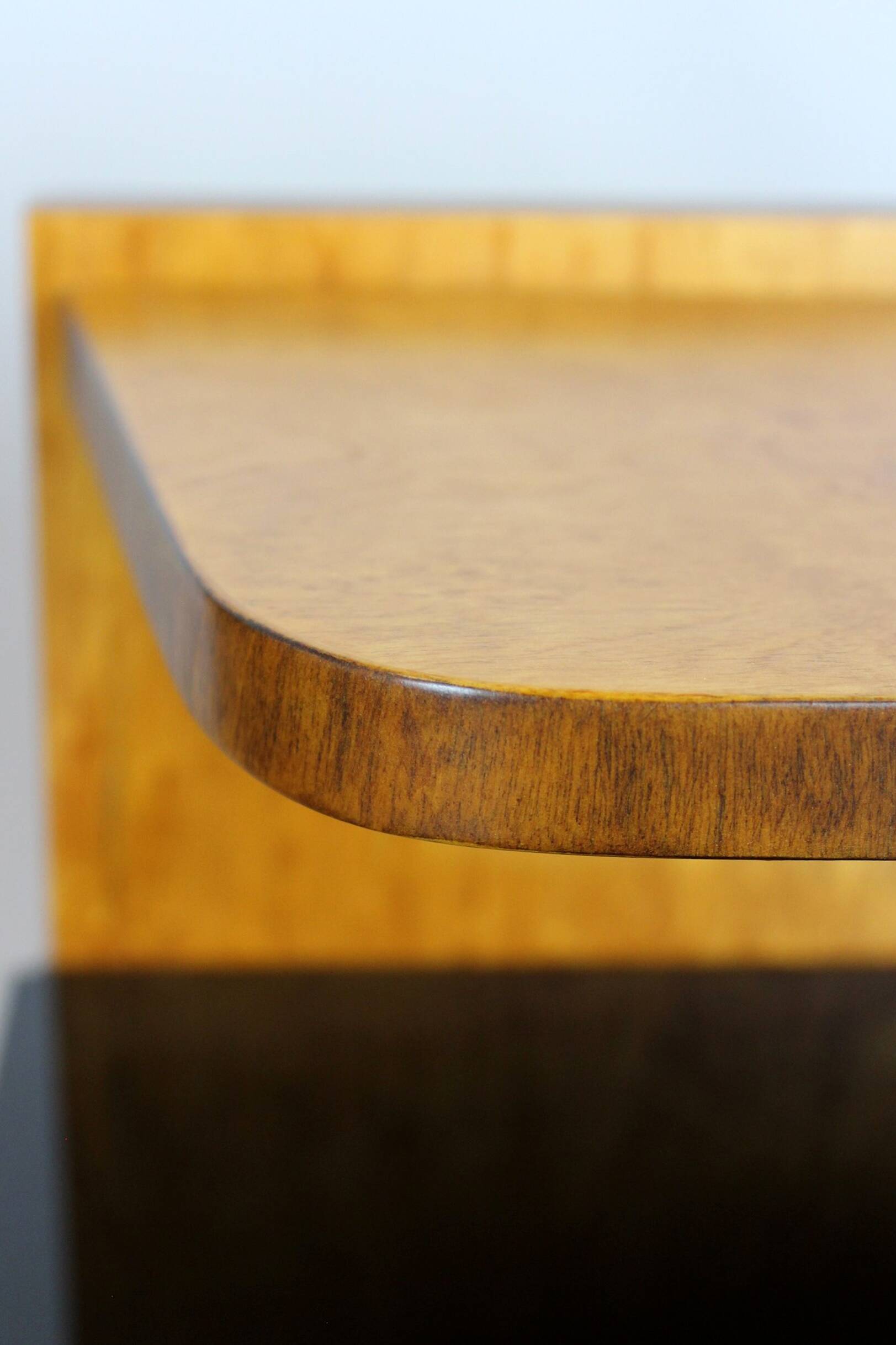 Tables de chevet Art Déco restaurées avec plateaux en verre noir, années 1950, lot de 2