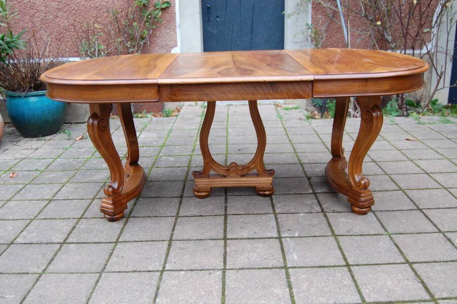Napoleon III period walnut table from the late 19th century with extensions
