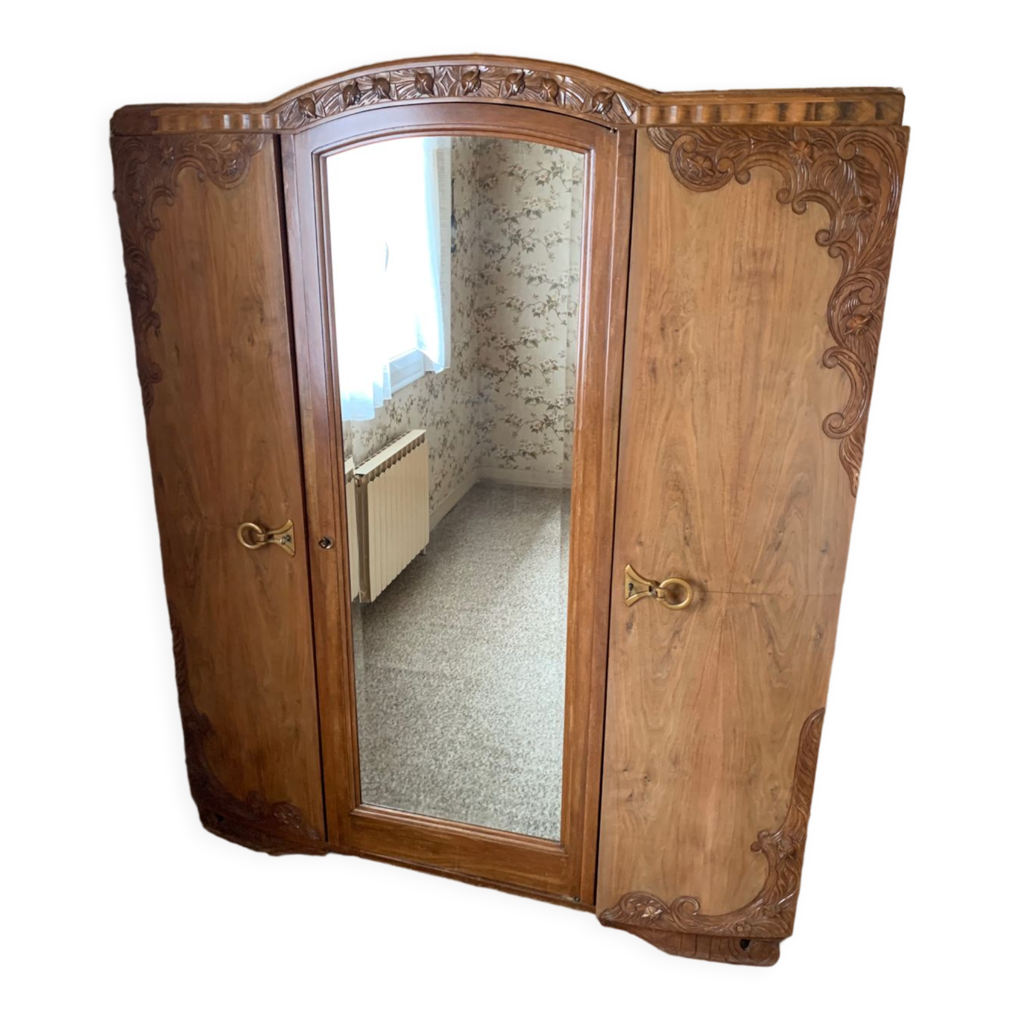 Art deco cabinet in carved wood