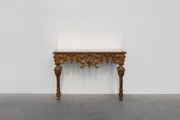 Console murale dorée et sculptée de style baroque italien du XXe siècle