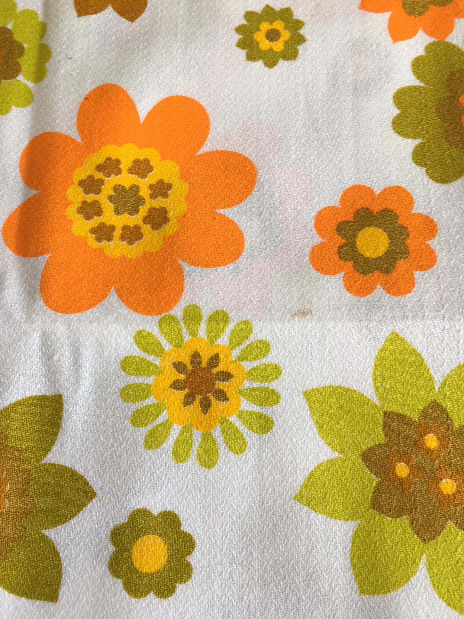 Rectangular woven cotton tablecloth with vintage floral patterns