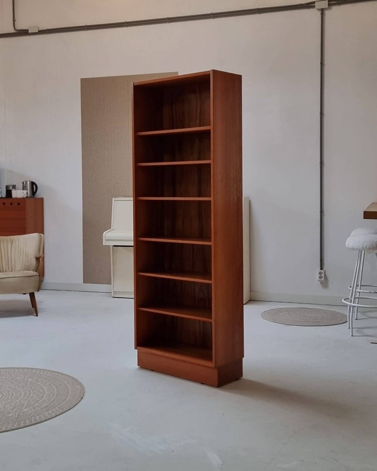 Bibliothèque du milieu du siècle