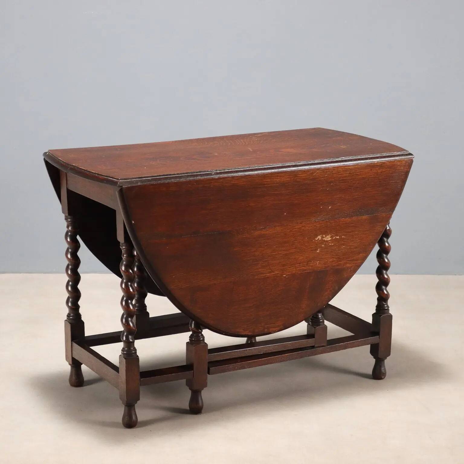 Petite table ancienne en chêne teinté noyer, Angleterre, XIXe siècle