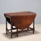 Petite table ancienne en chêne teinté noyer, Angleterre, XIXe siècle