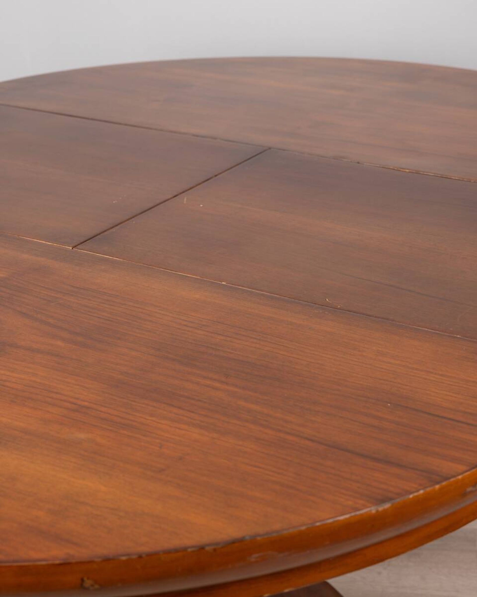 Round table in wood and brass vintage 1960s design luciano frigerio