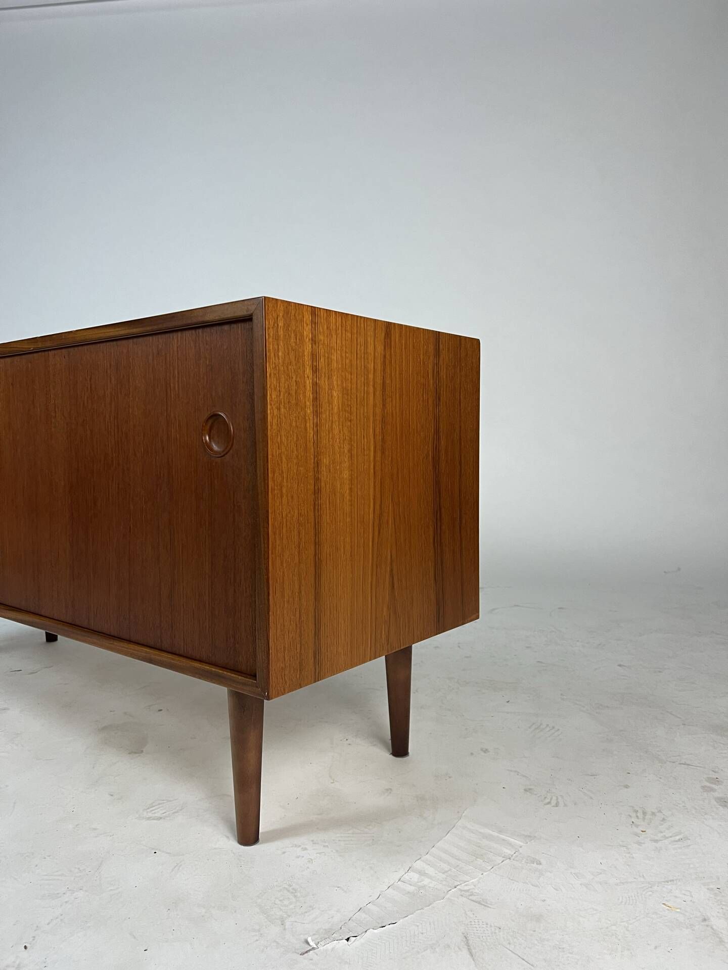 Buffet bas en teck vintage des années 60, style mid-century HiFi.