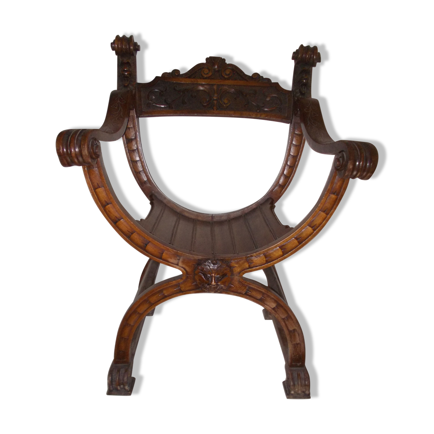 Fauteuil curule dit Dagobert néo renaissance fin XIXe bois clair