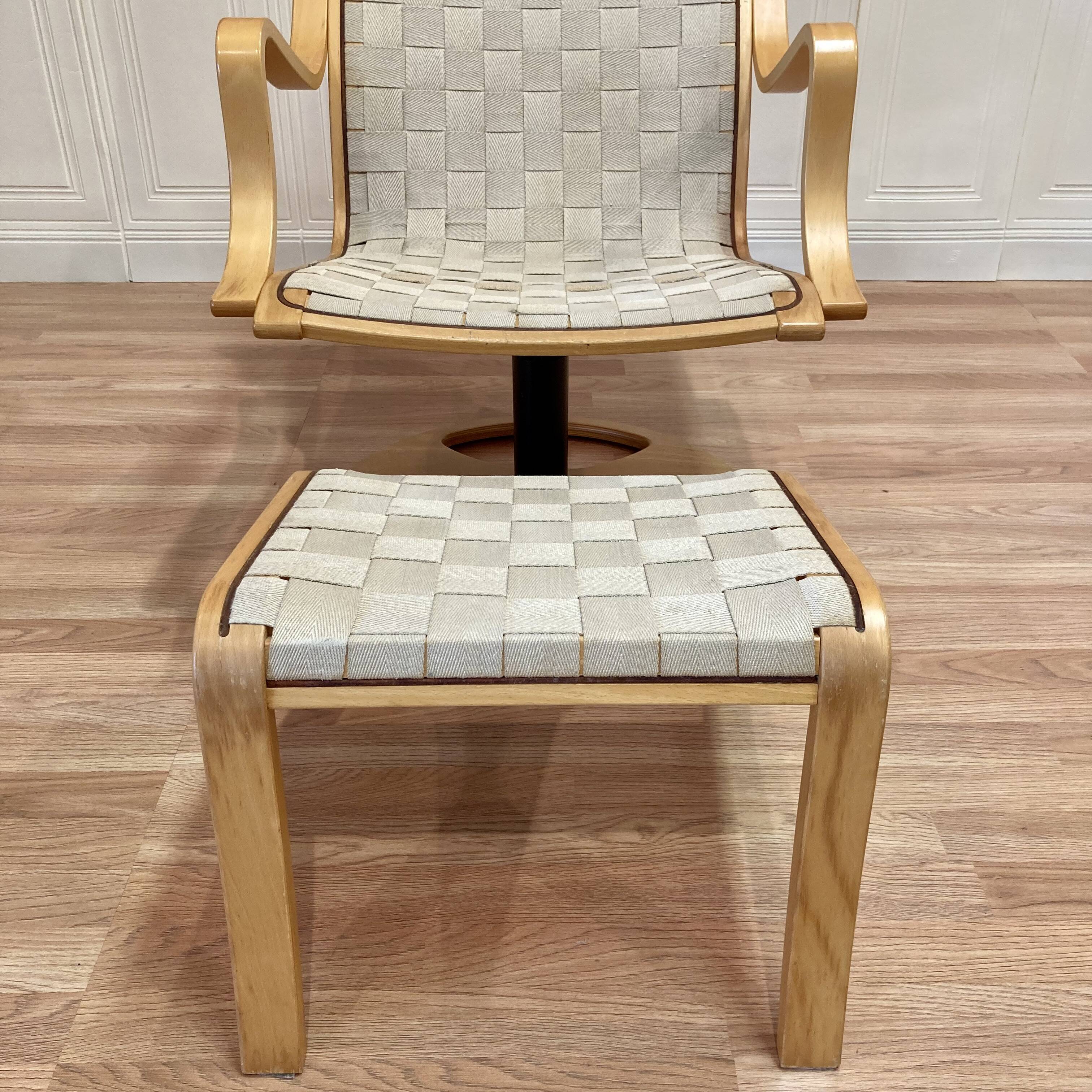 Grand fauteuil pivotant et son ottoman "design scandinave".