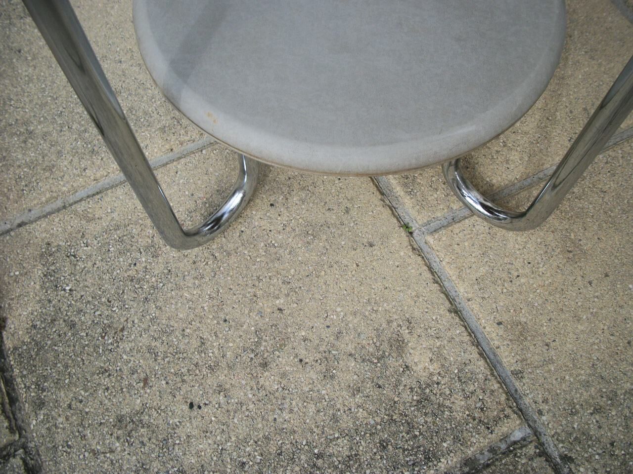 Pedestal table 2 trays Vintage