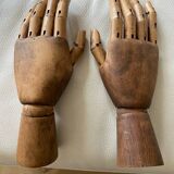 Articulated wooden hands