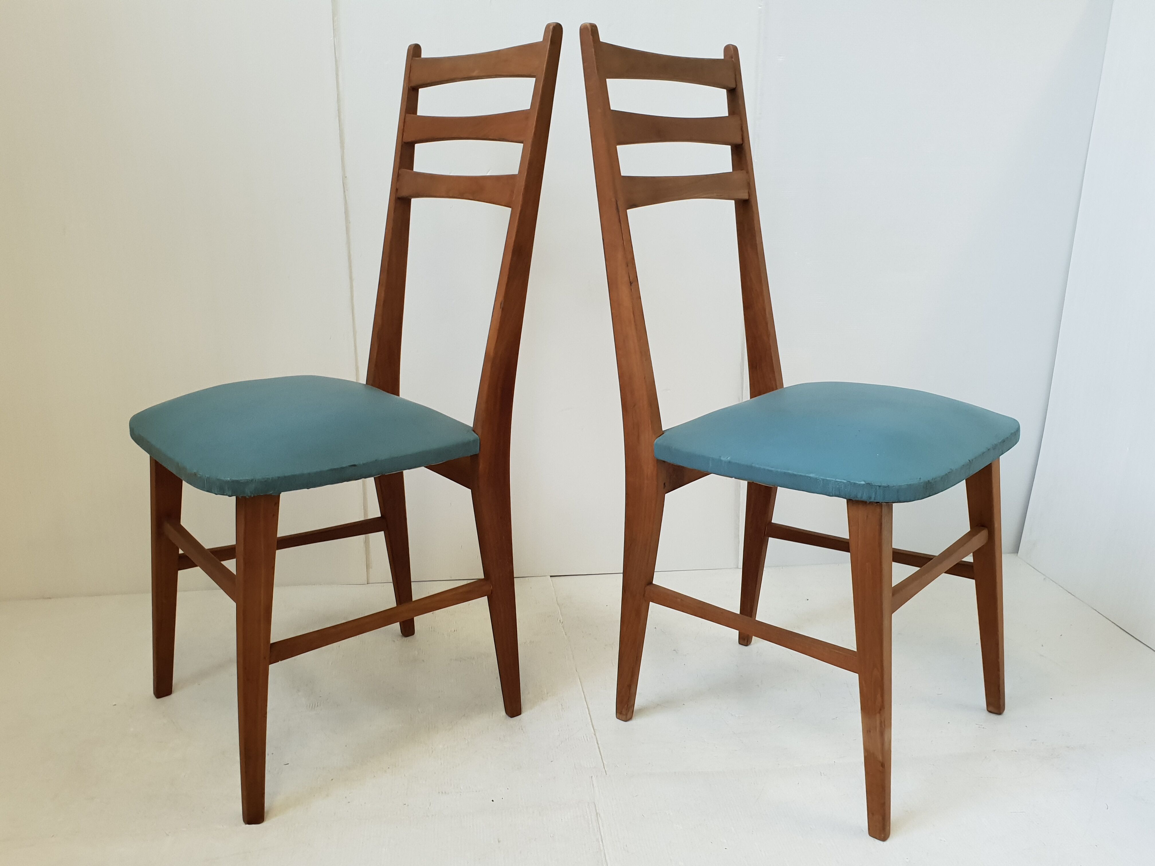 Suite of 4 vintage chairs 1950