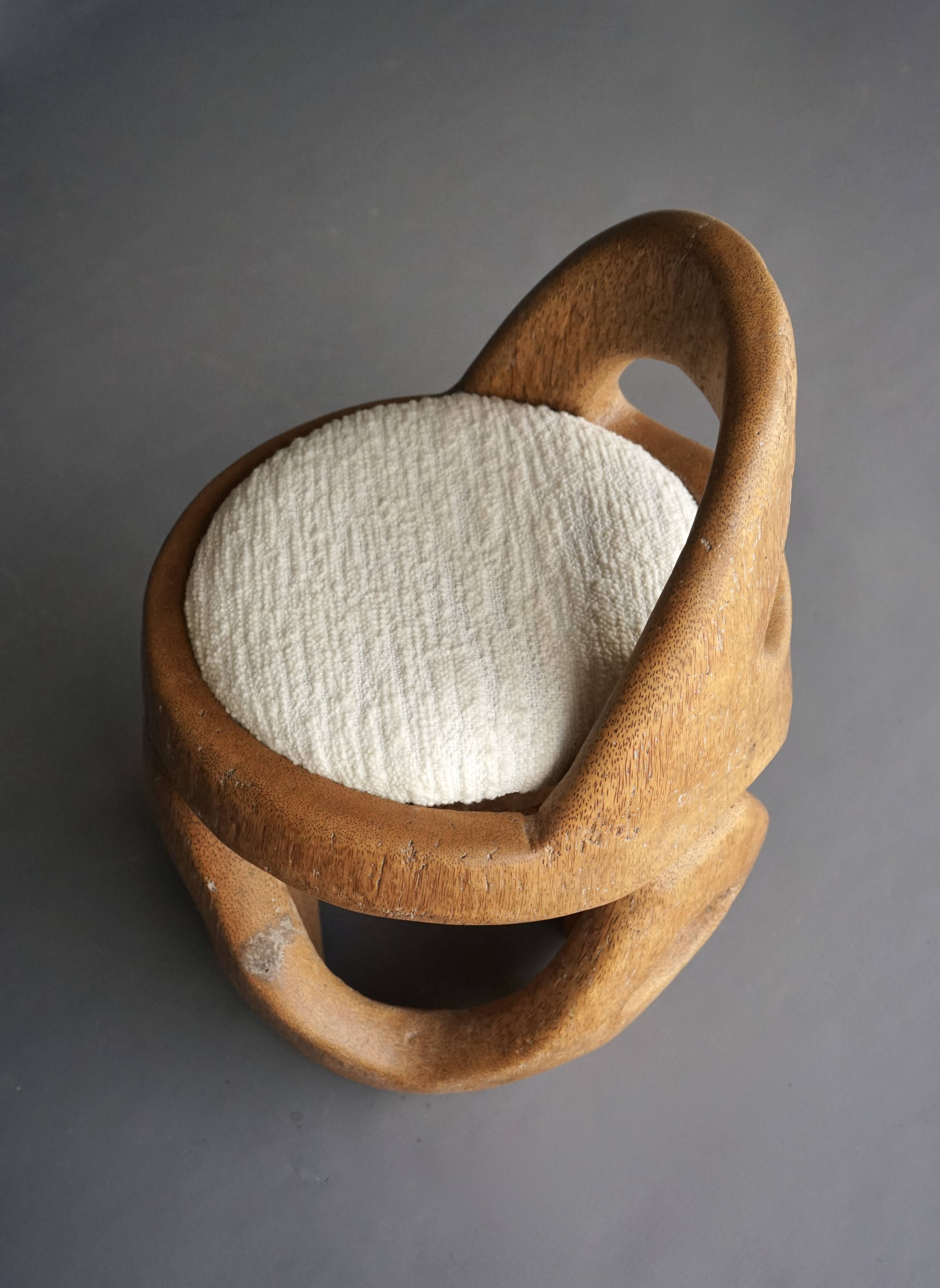 Chaise d'appoint en bois de palmier sculpté à la main, années 1970