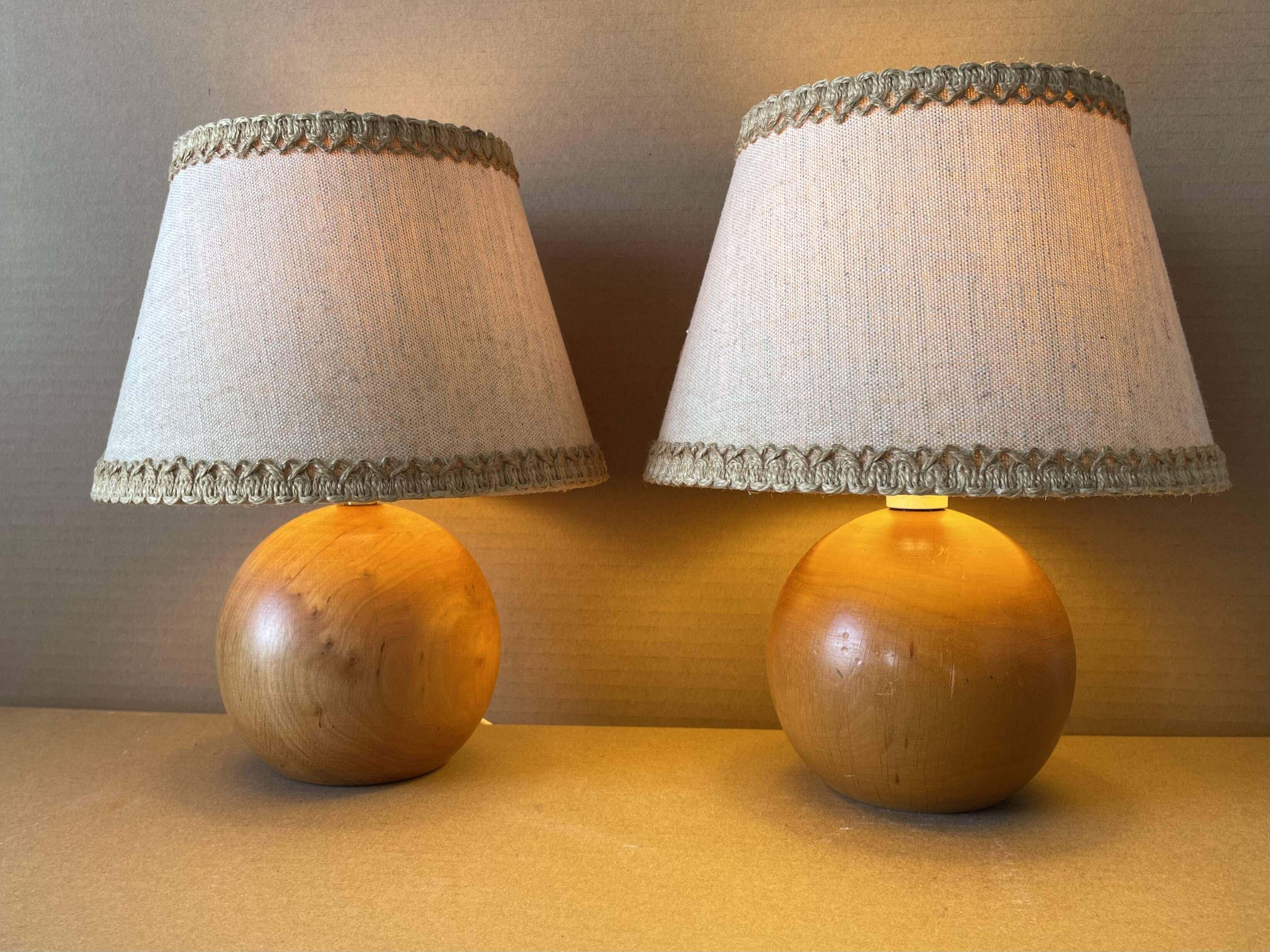 Set of 2 solid wood bedside lamps