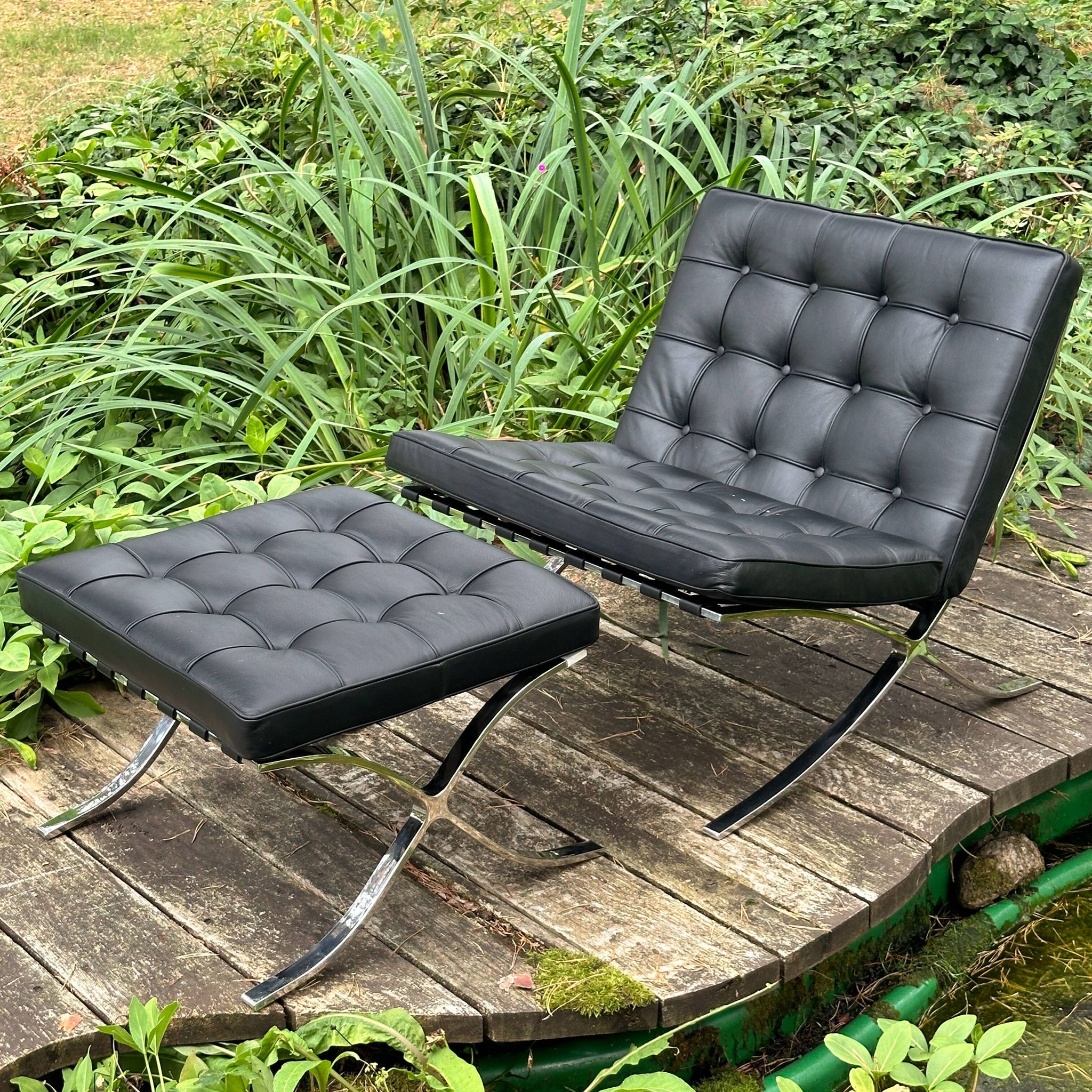Barcelona armchair with ottoman design Mies Van der Rohe edition Walter Knoll 1980s, Set of 2