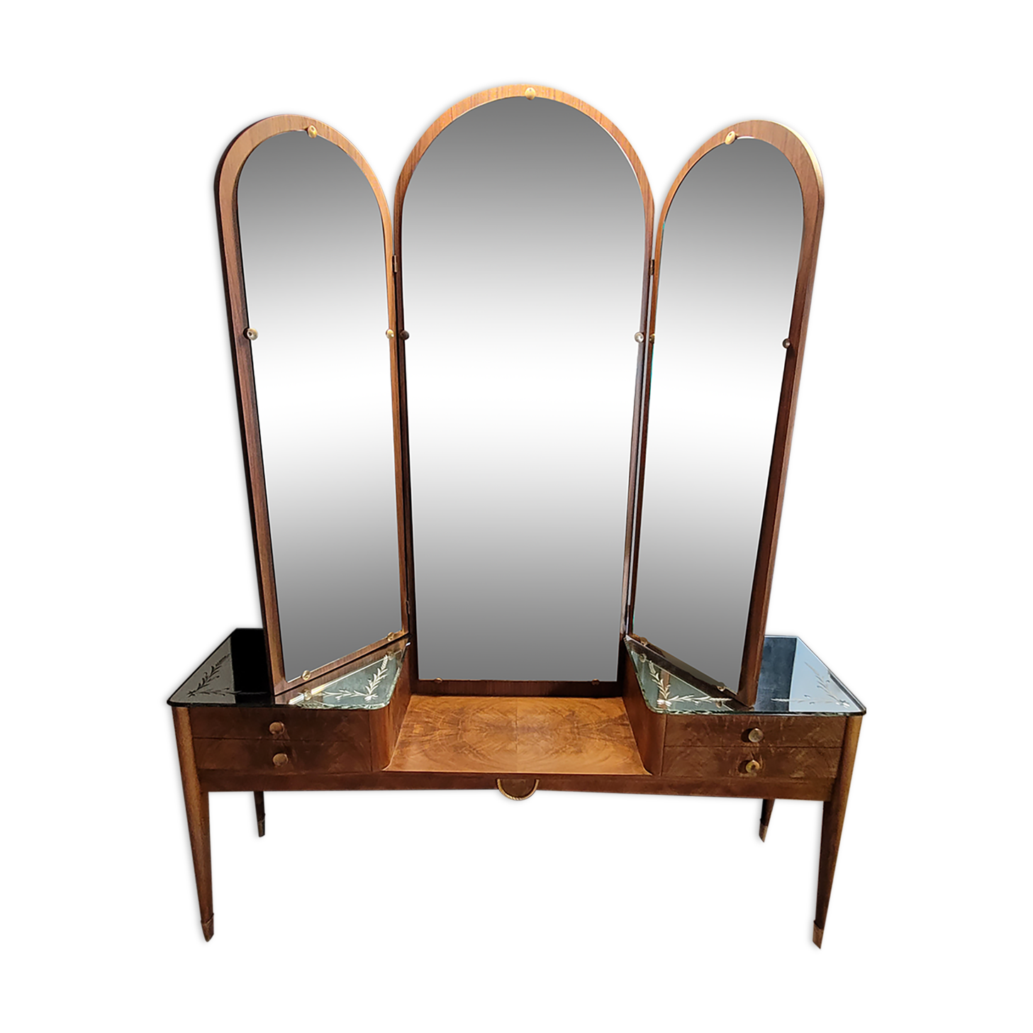 Venetian hairdresser with triptych mirror