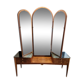 Venetian hairdresser with triptych mirror