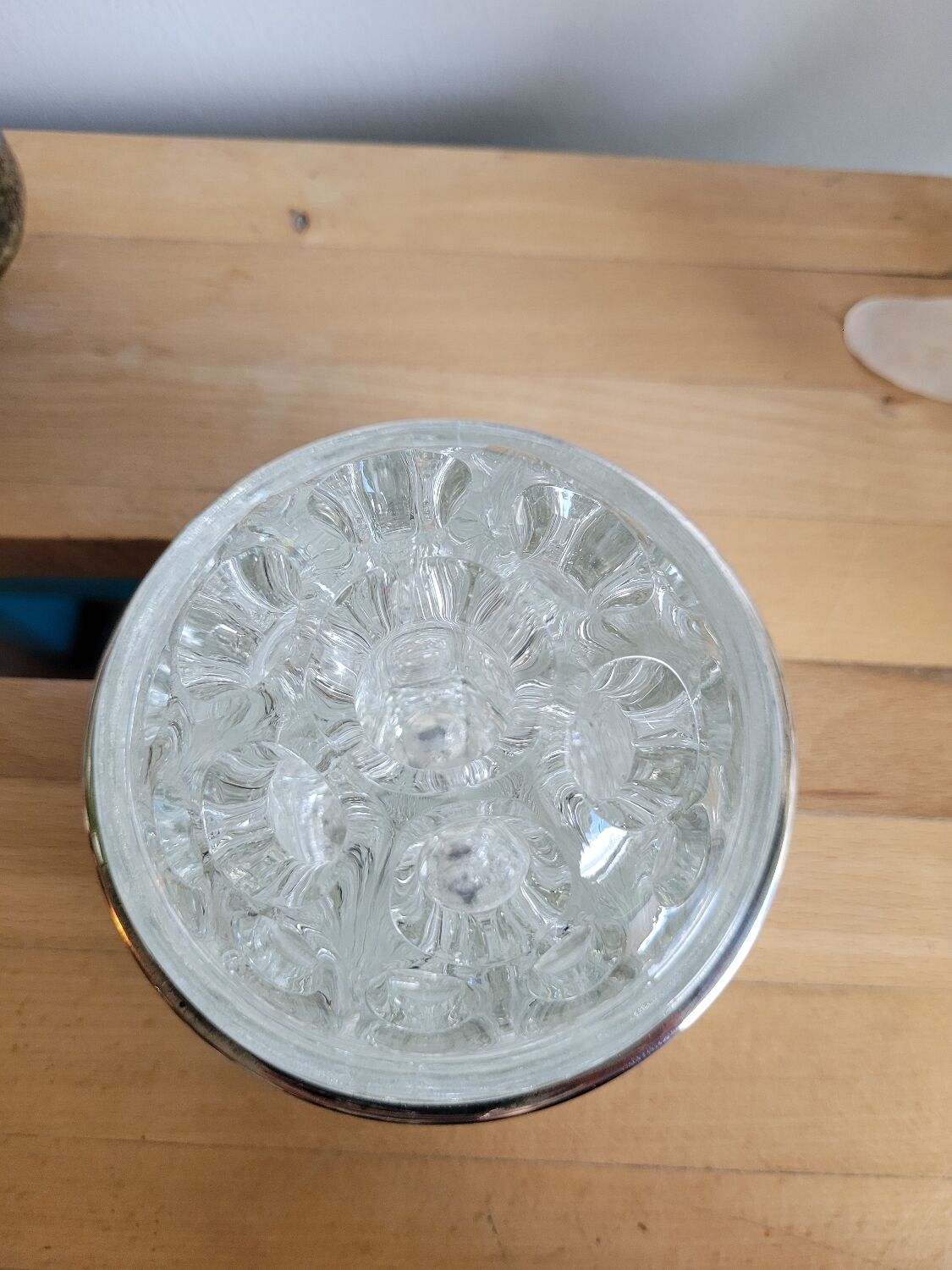 Flower with removable silver foot