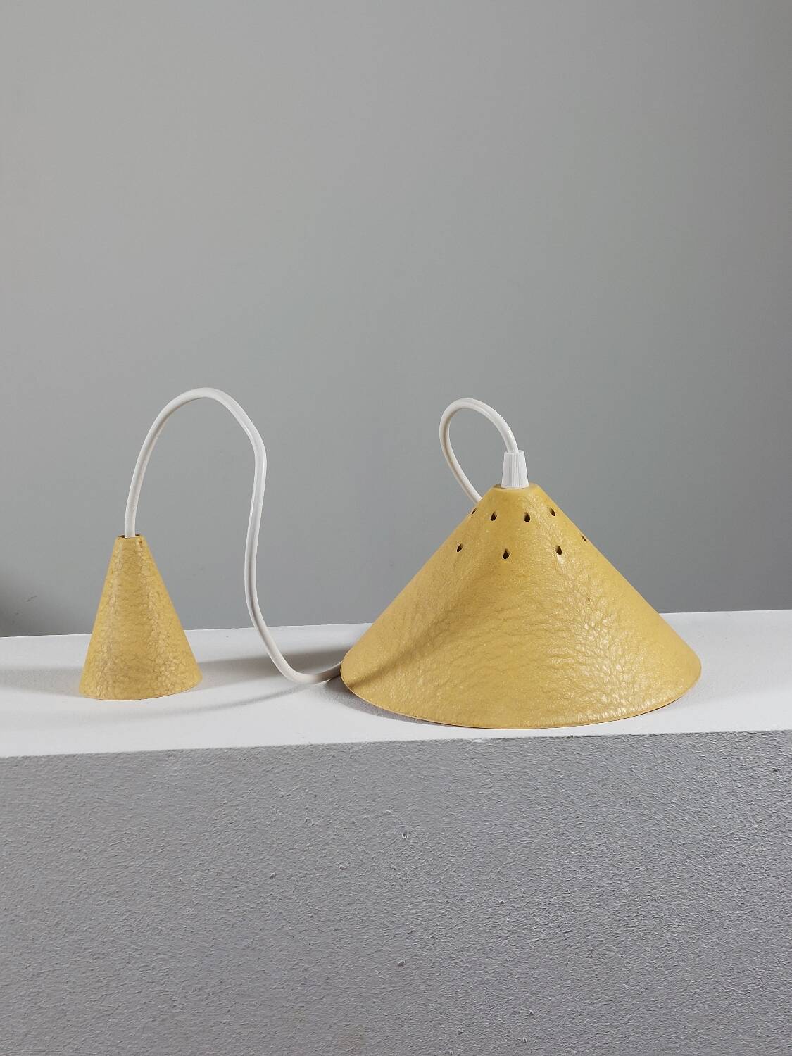 Vintage suspension in yellow lacquered Bakelite from the 1950s.