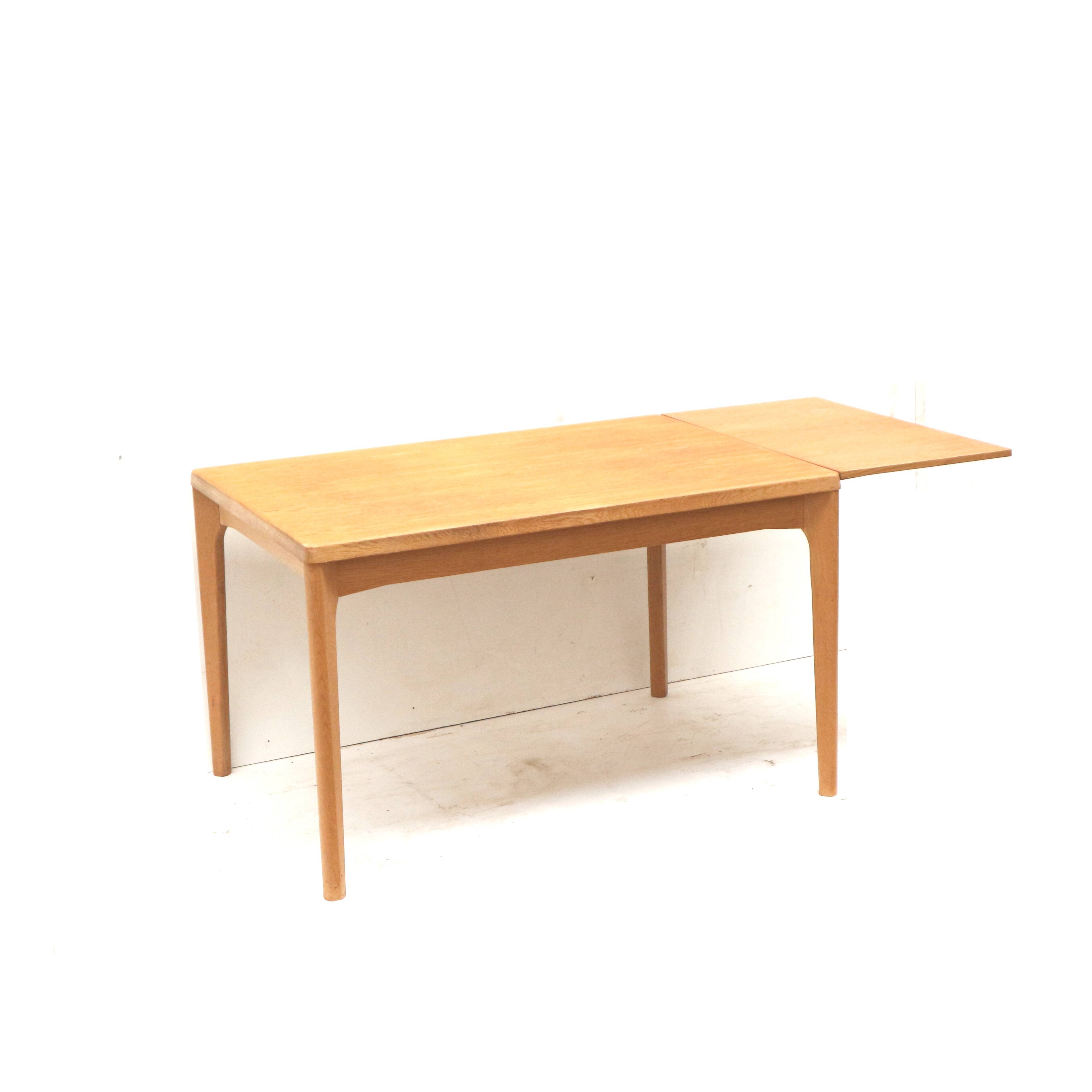Table à manger extensible par Henning Kjaernulf pour Vejle Møbelfabrik (Danemark