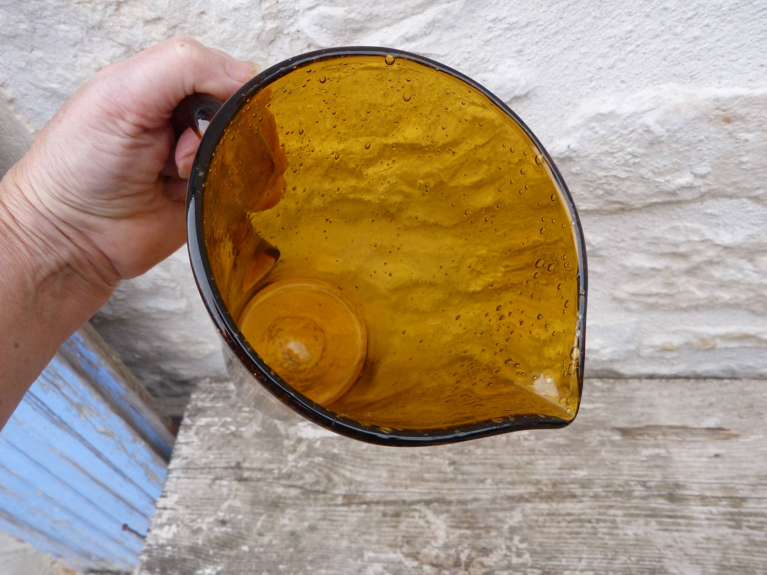 Pichet vintage en verre bullé ambre style Biot