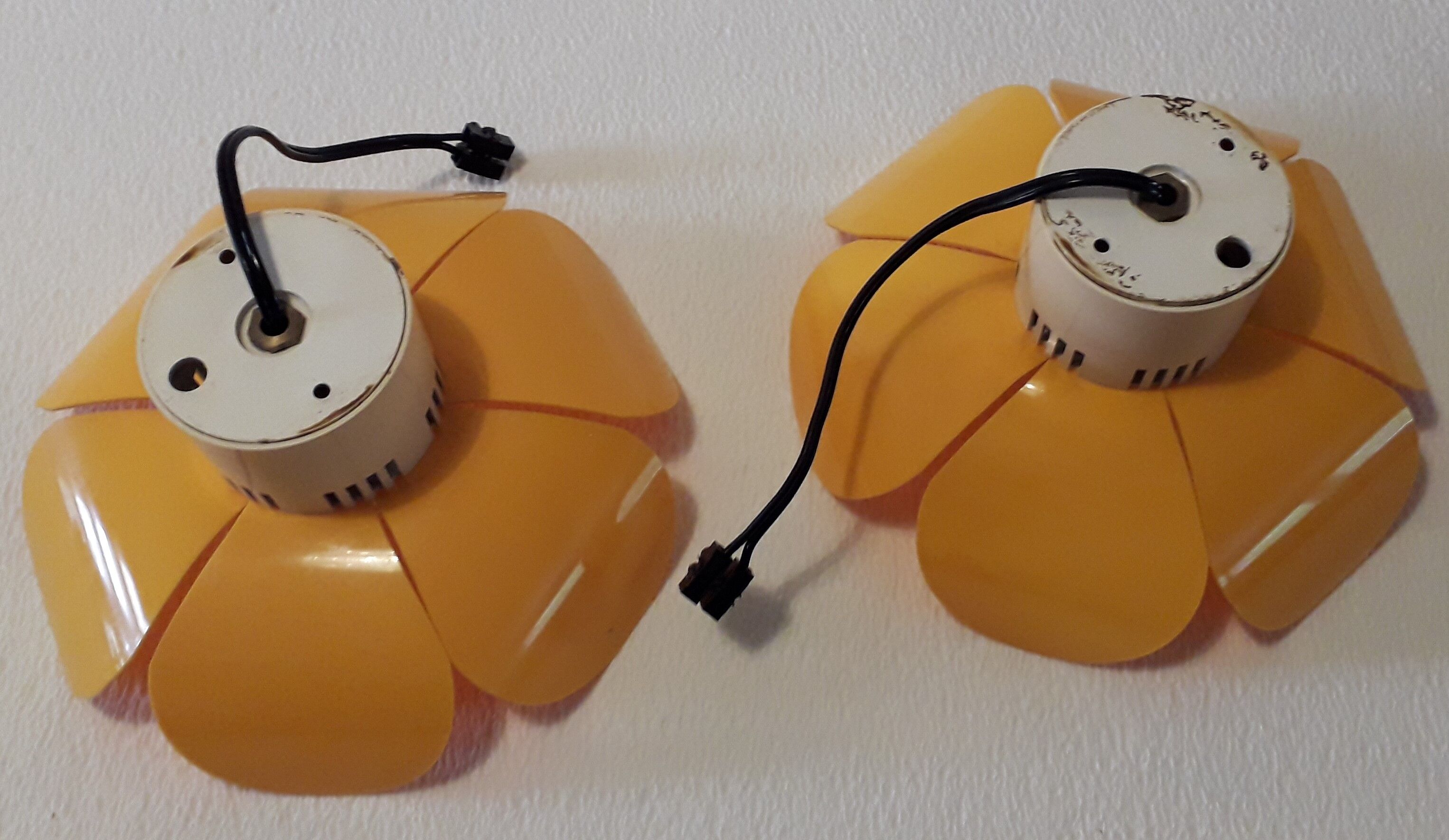 Duo of orange flower wall lamps 70