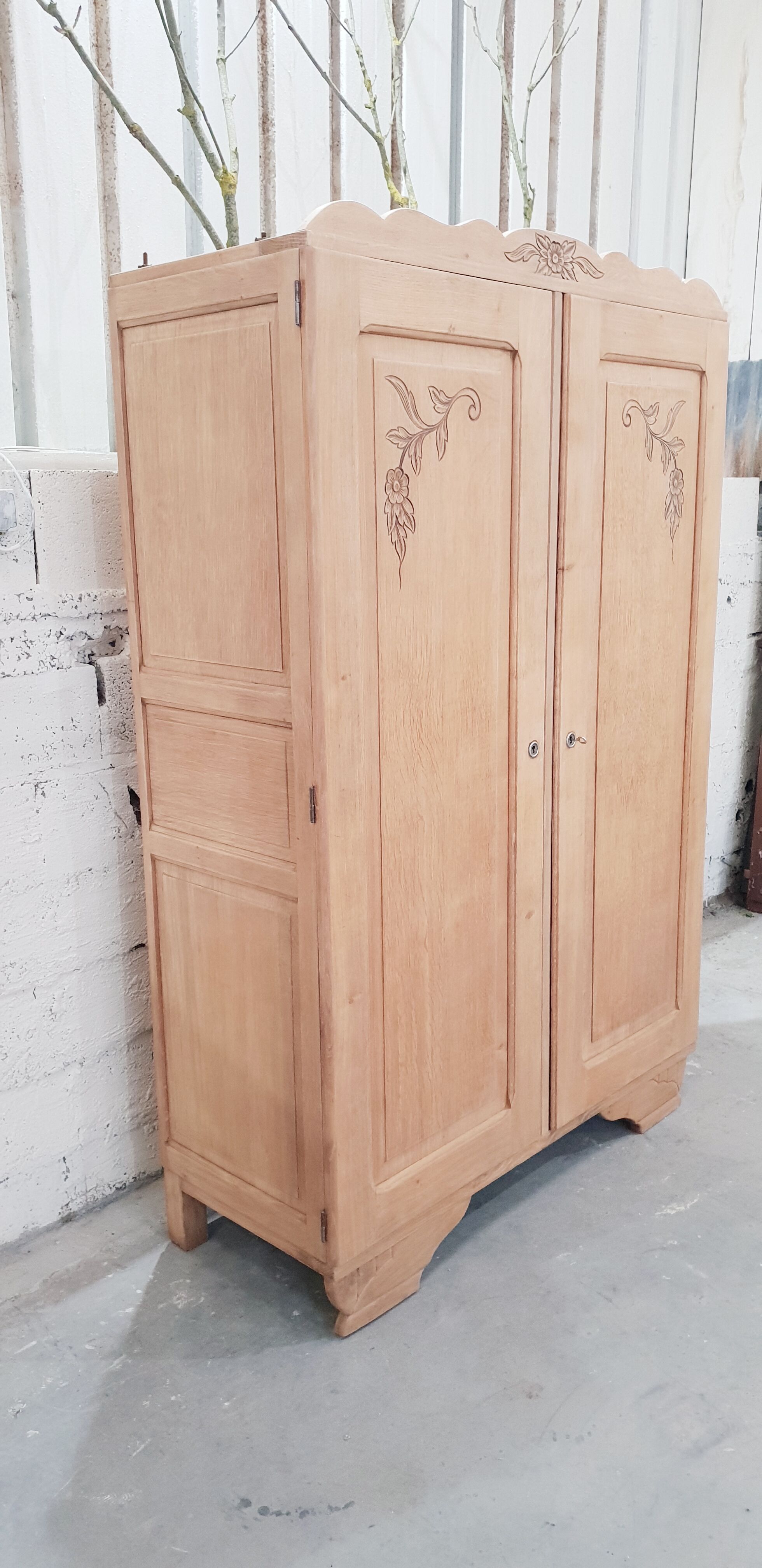 Vintage cabinet
