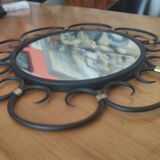 Miroir en fer forgé et bagues métal doré vers 1950 - 39cm