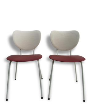 Lot of 2 vintage chairs