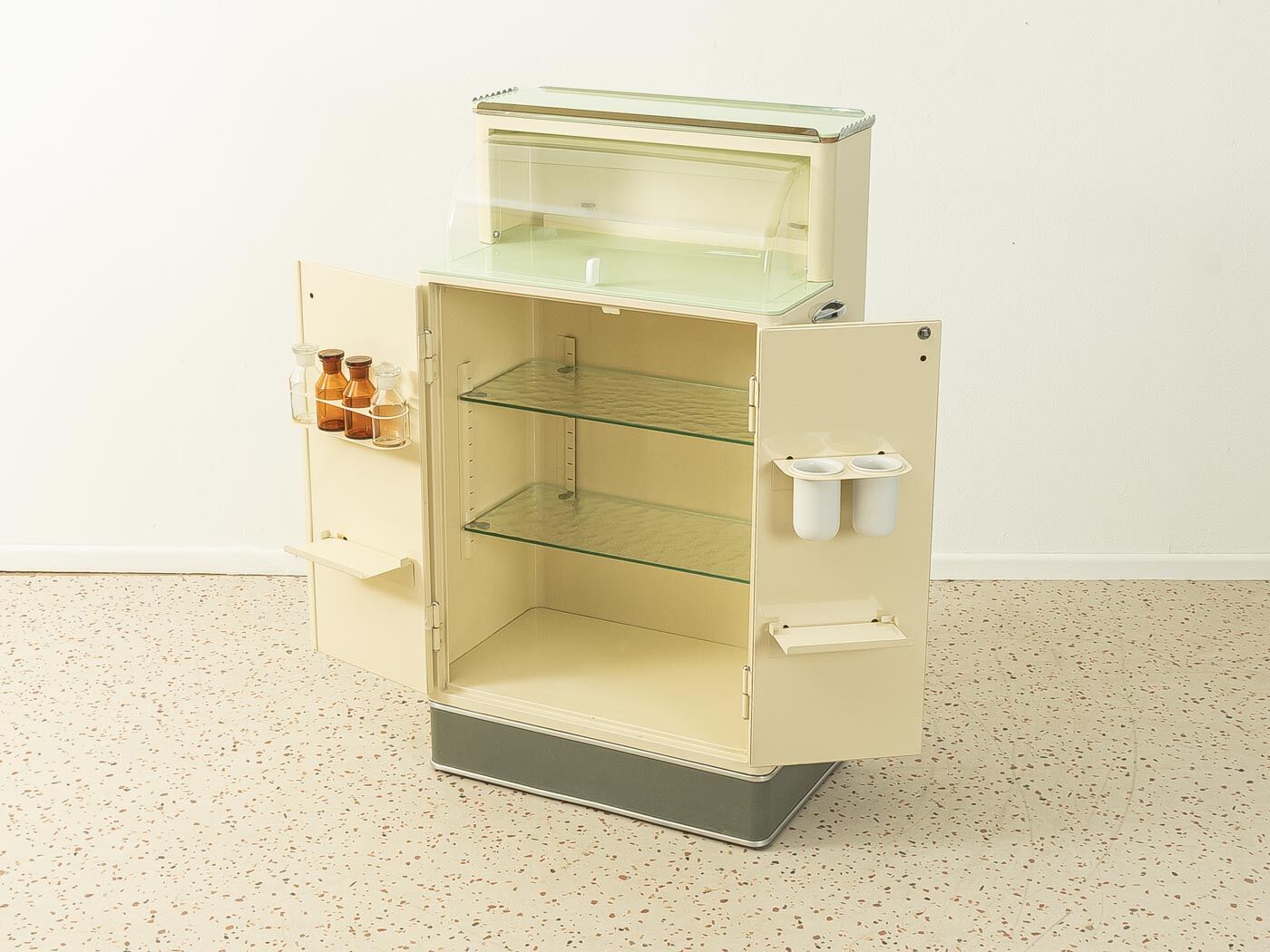 1950s Medicine cabinet, Maquet